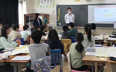 小学生向けプログラム「お金の力 -VALUE-」