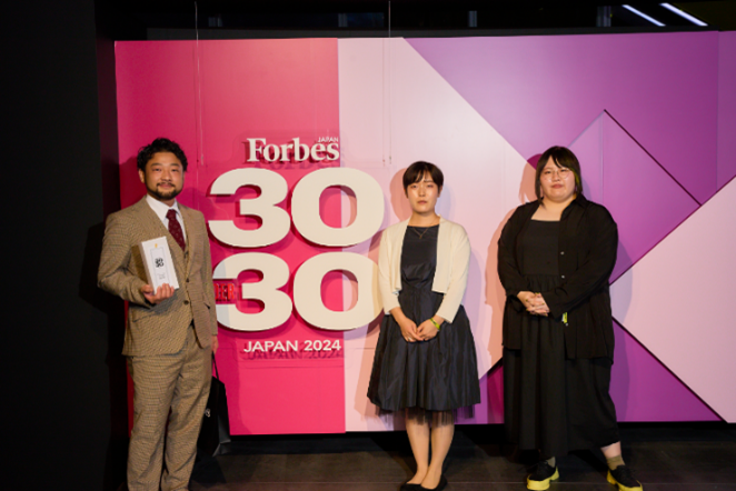 受賞作家：野田怜眞さん、石渡結さん、家長百加さん（左から）